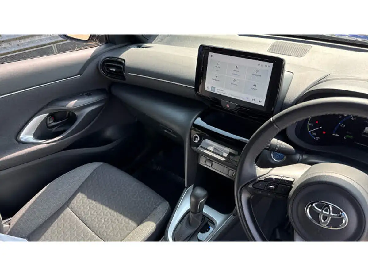 2023-toyota-yaris-cross-15-vvt-i-design-big-13