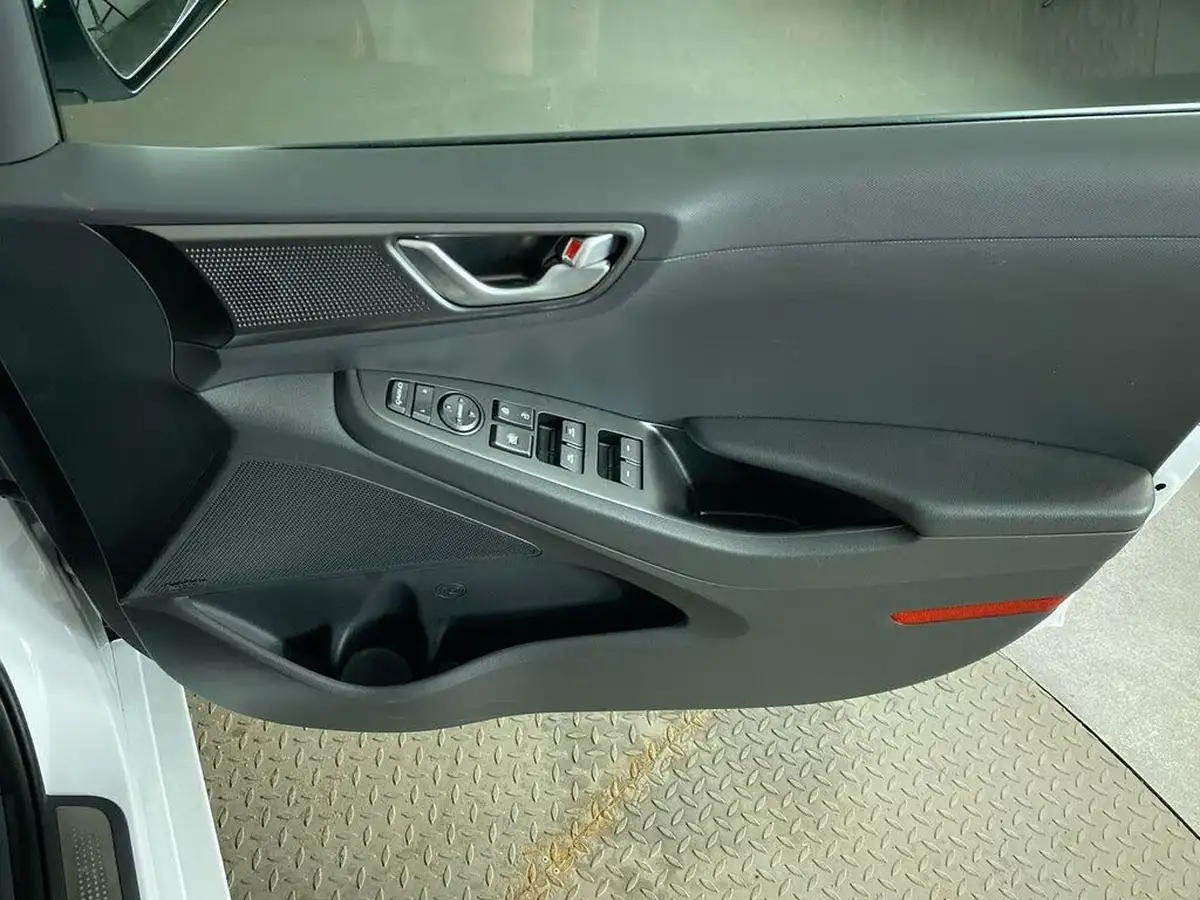 2022-hyundai-ioniq-e-premium-electric-big-26