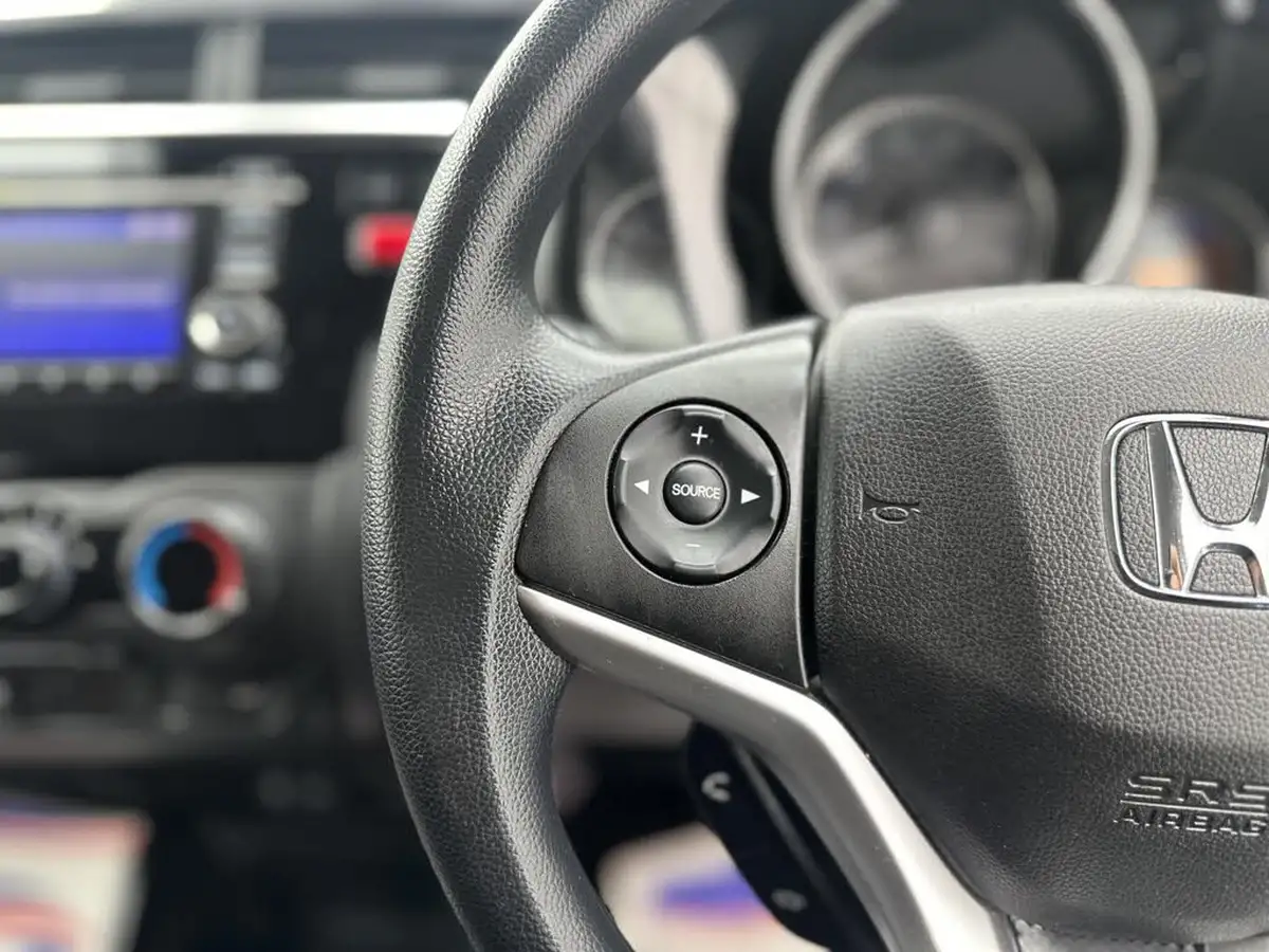 2015-honda-jazz-13-i-vtec-s-big-29