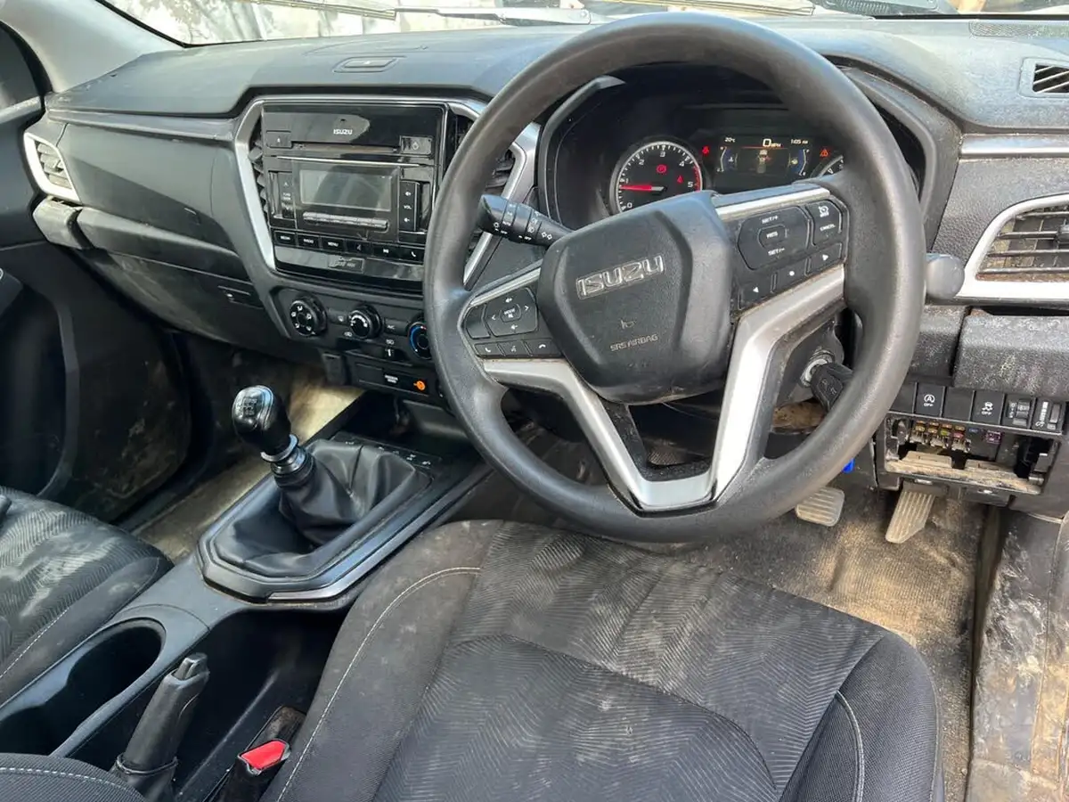 2021-isuzu-d-max-19td-dl20-double-pickup-big-14