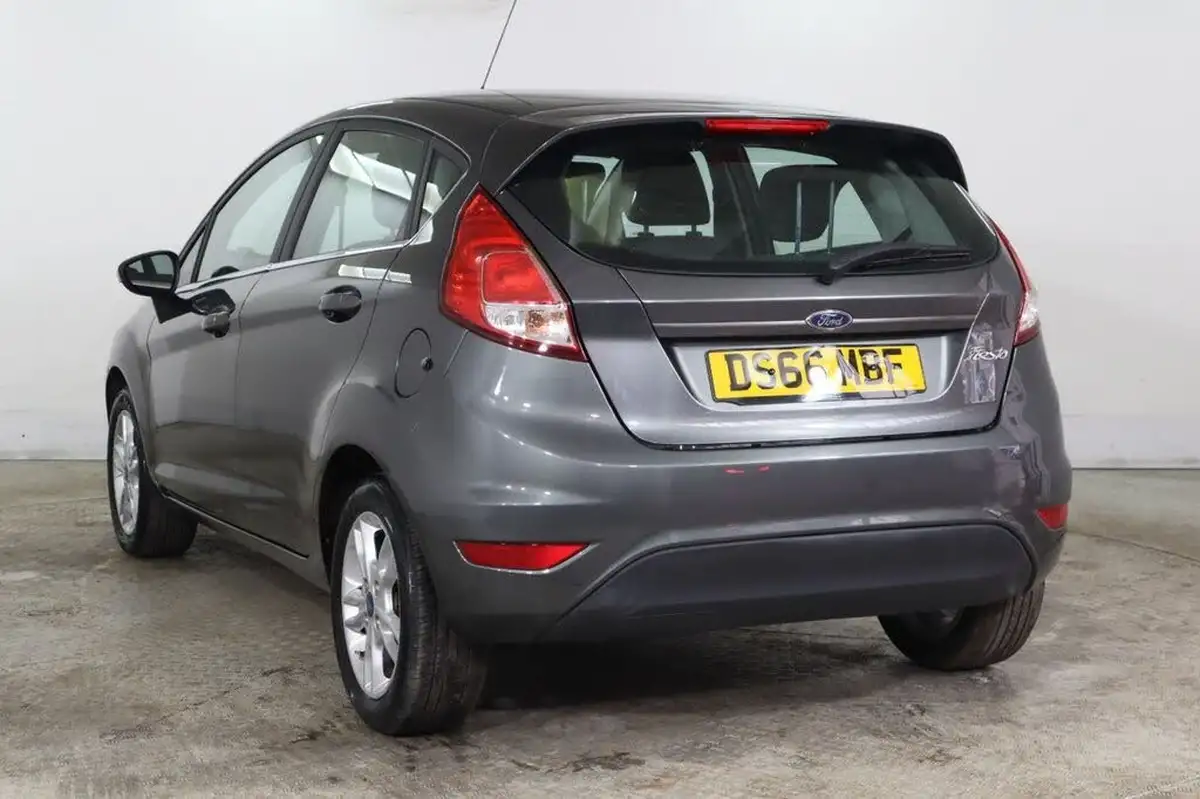 2016-ford-fiesta-125-zetec-5d-big-5