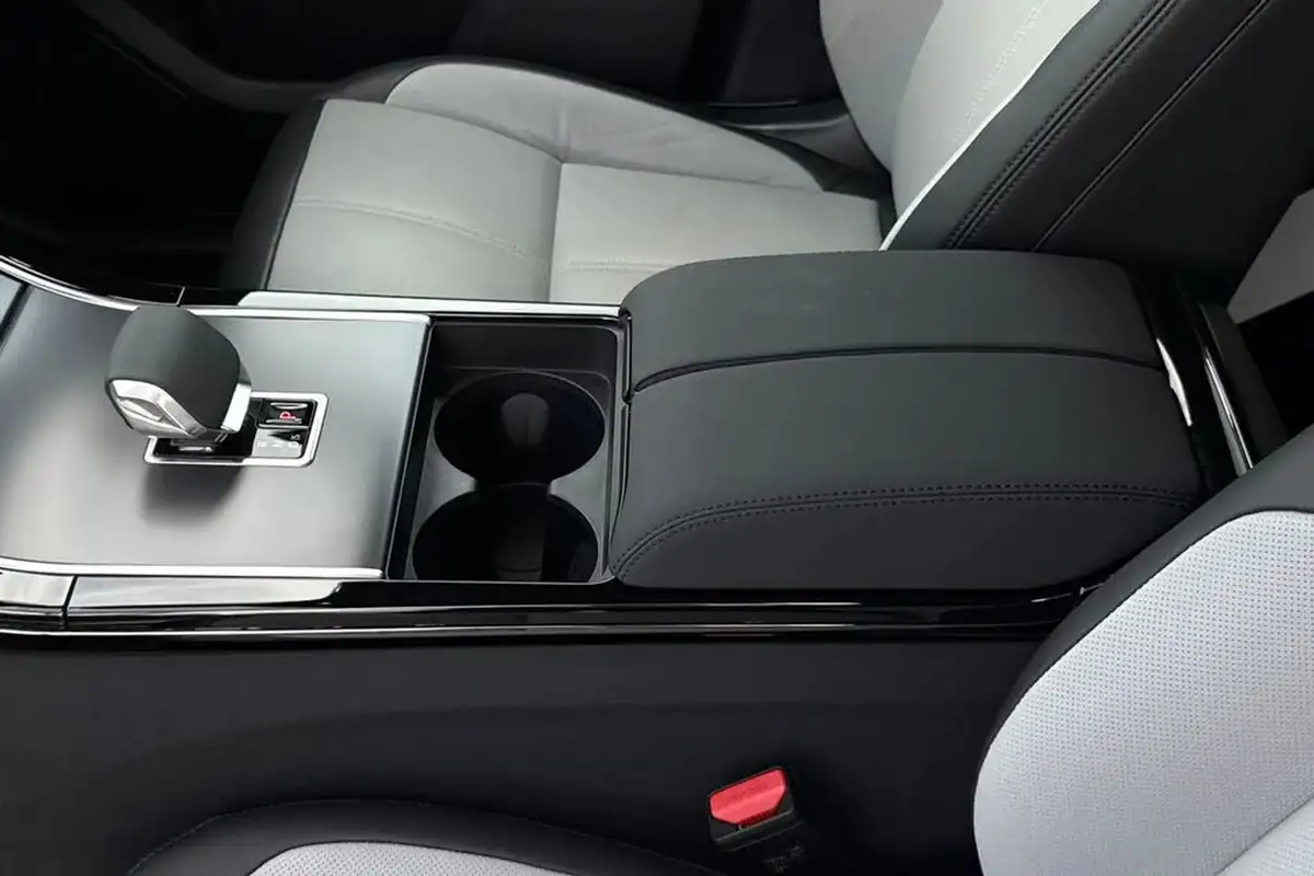 2023-land-rover-range-rover-velar-20-d200-dynamic-se-big-42