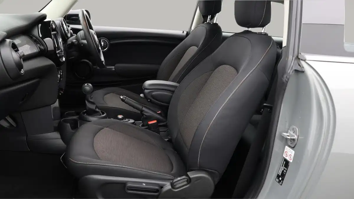 2020-mini-cooper-15-cooper-classic-nav-hatchback-3d-big-14