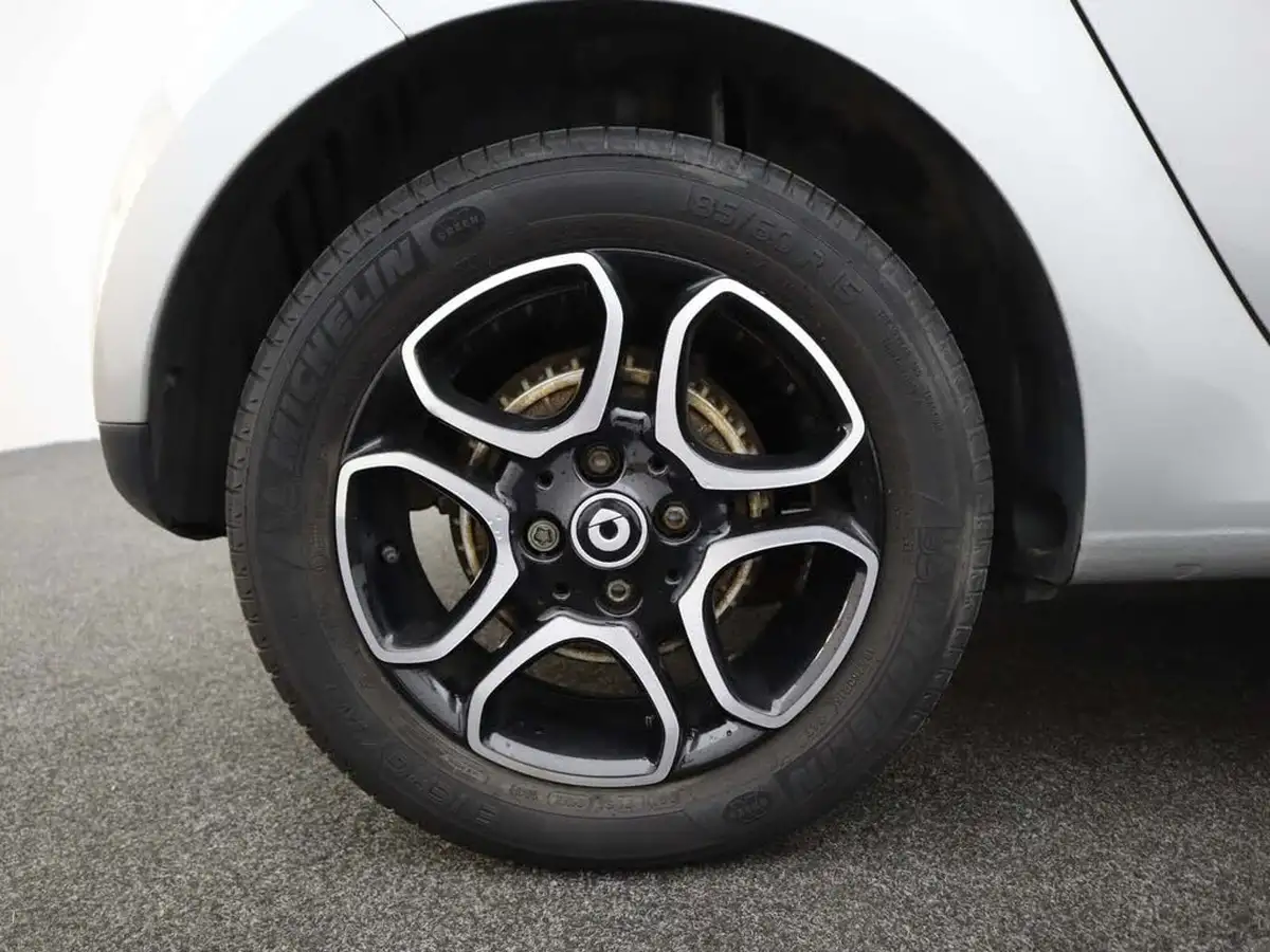 2019-smart-forfour-10-prime-premium-big-6