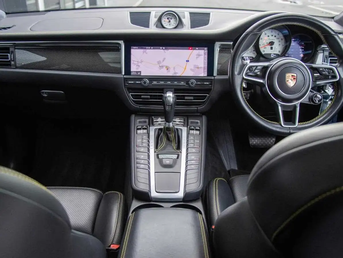 2020-porsche-macan-29-v6-turbo-big-24
