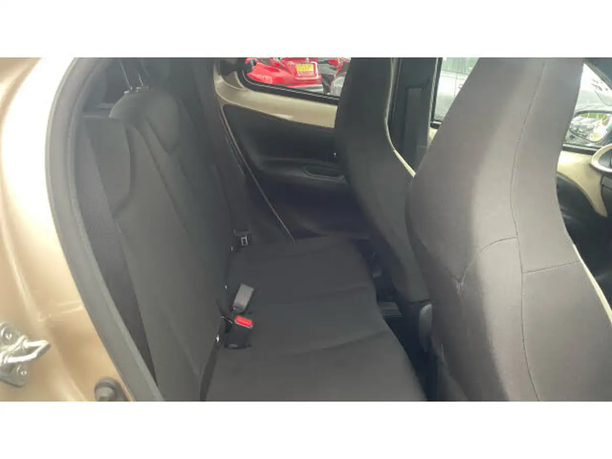 2023-toyota-aygo-x-10-vvt-i-edge-cvt-big-11