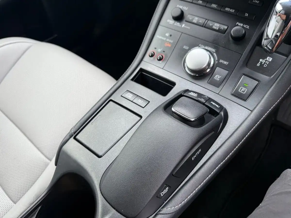 2012-lexus-ct-200h-18-se-l-premier-big-30