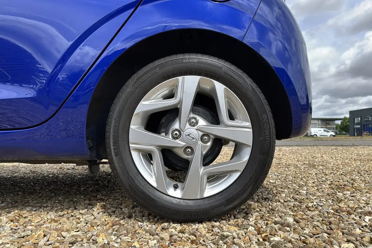 2022-hyundai-i10-10-se-connect-big-7
