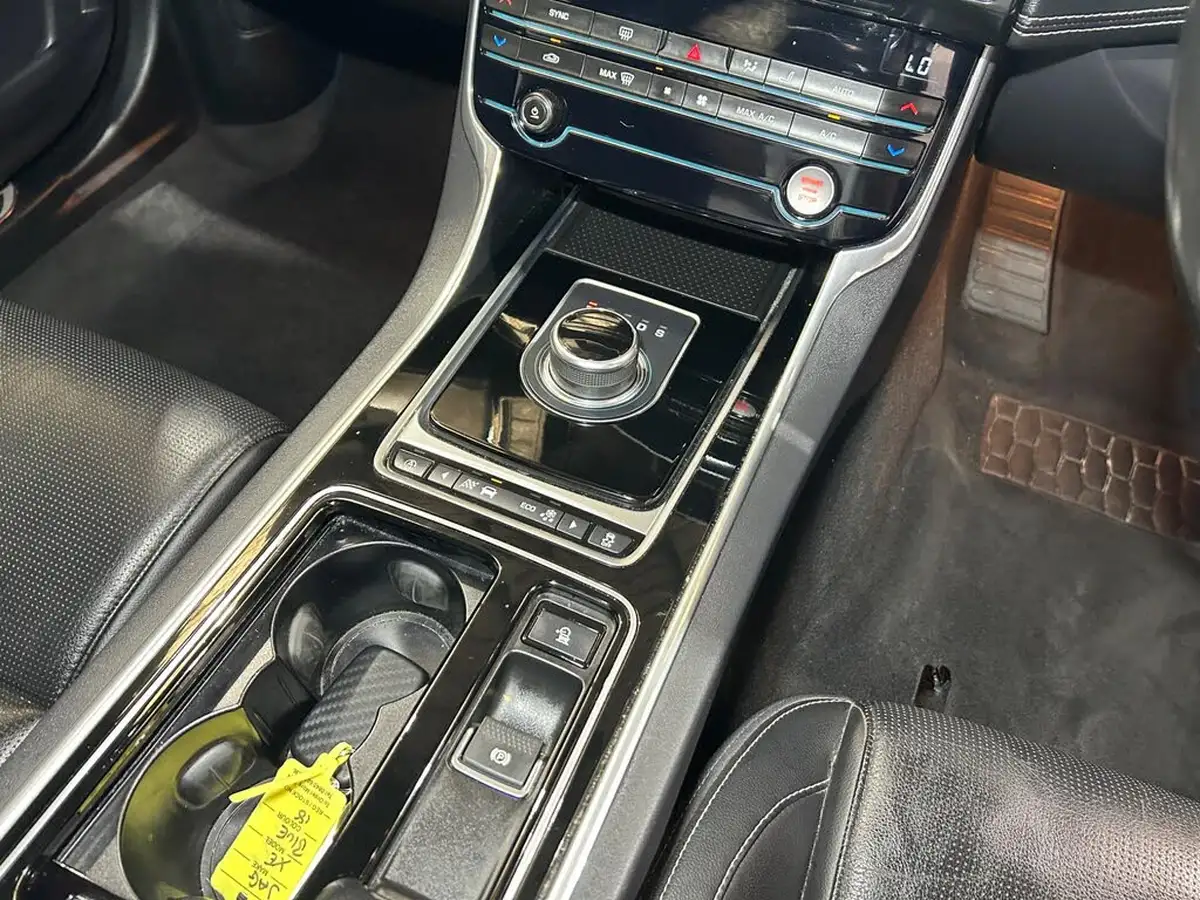 2018-jaguar-xe-20d-r-sport-180ps-1999cc-auto-big-20