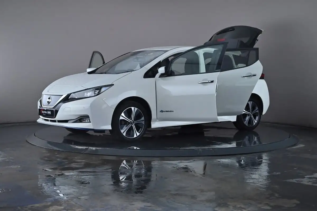 2020-nissan-leaf-e-e-tekna-big-39