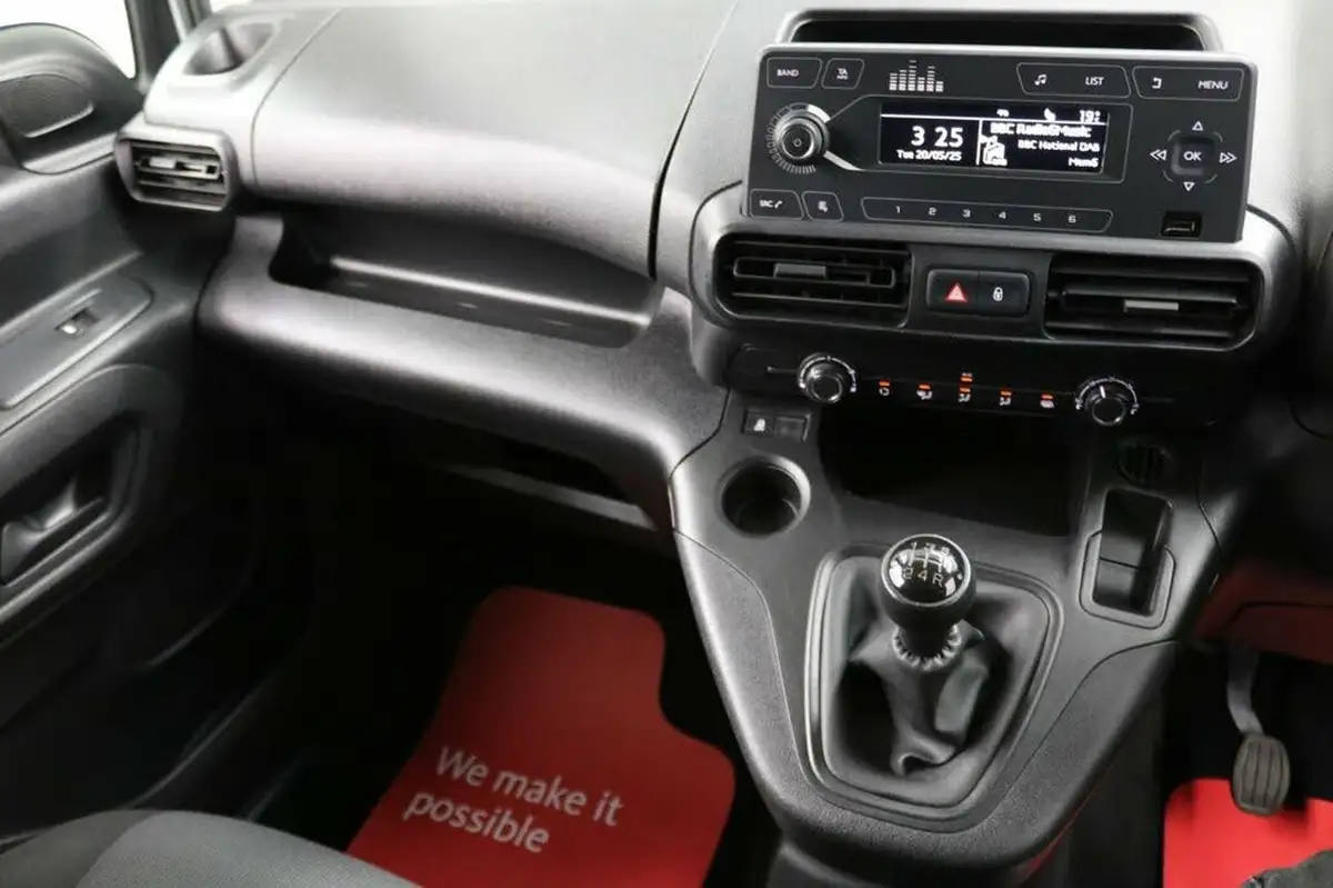 2021-vauxhall-combo-15cdti-dynamic-2300-100pseu6dt-l2h1-panel-big-35