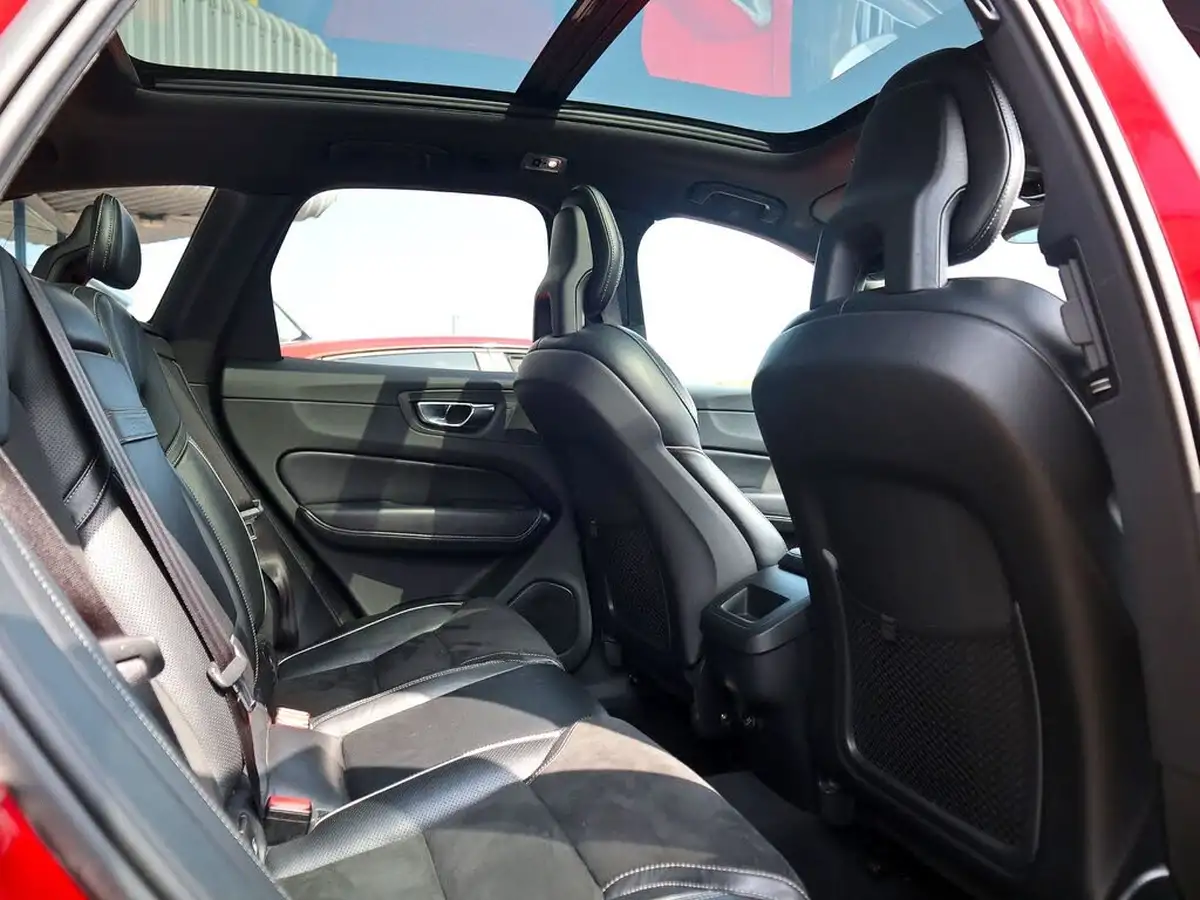 2018-volvo-xc60-20-t5-r-design-pro-250bhp-awd-big-3