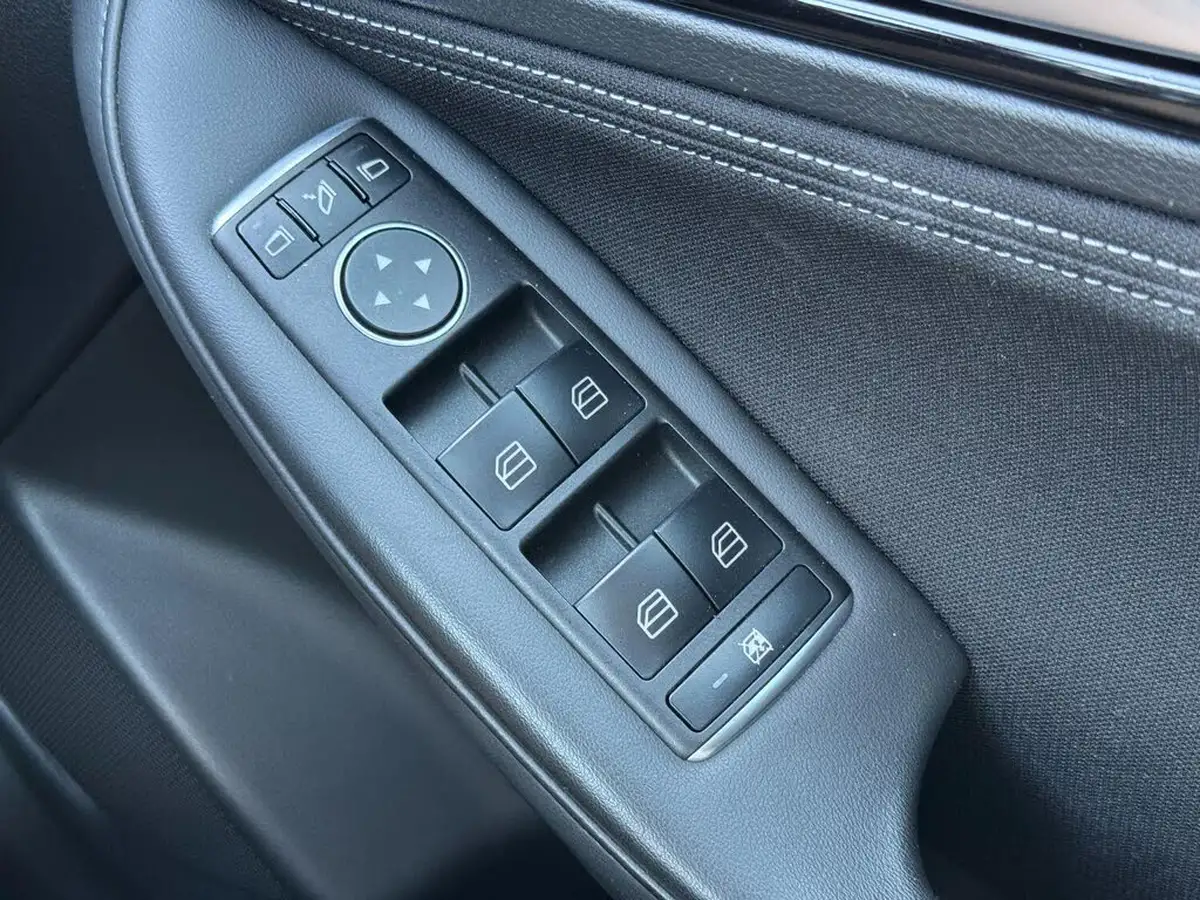 2019-infiniti-qx30-22d-luxe-big-30