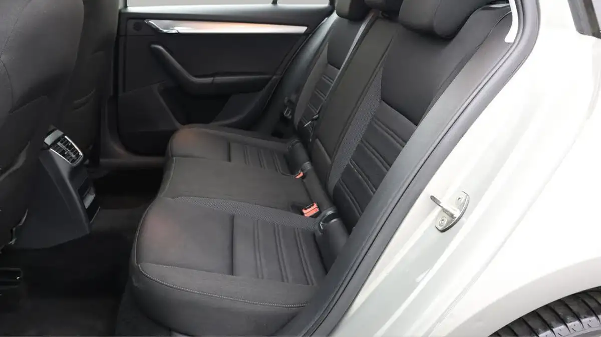 2019-skoda-octavia-10-tsi-se-technology-estate-big-16