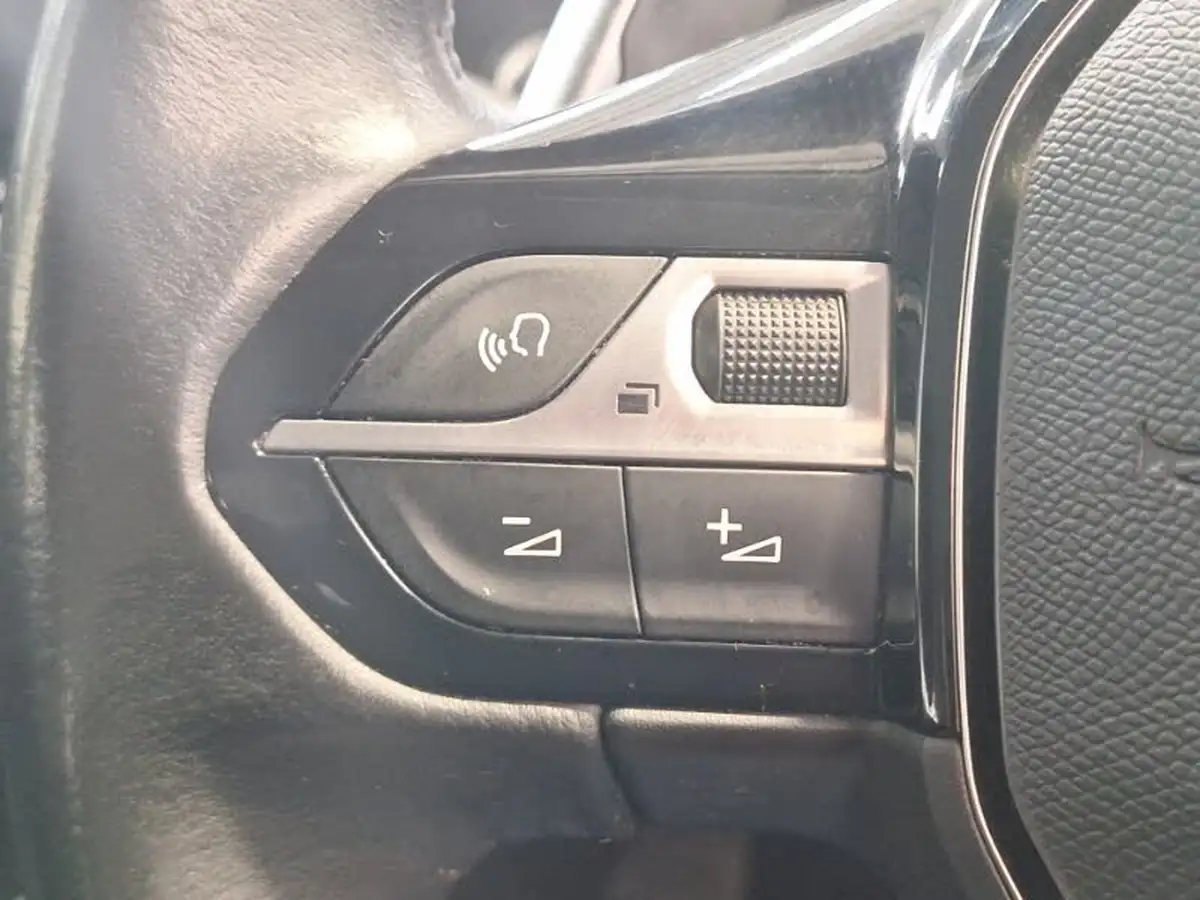 2021-peugeot-2008-suv-12-puretech-active-premium-130bhp-eat8-big-15