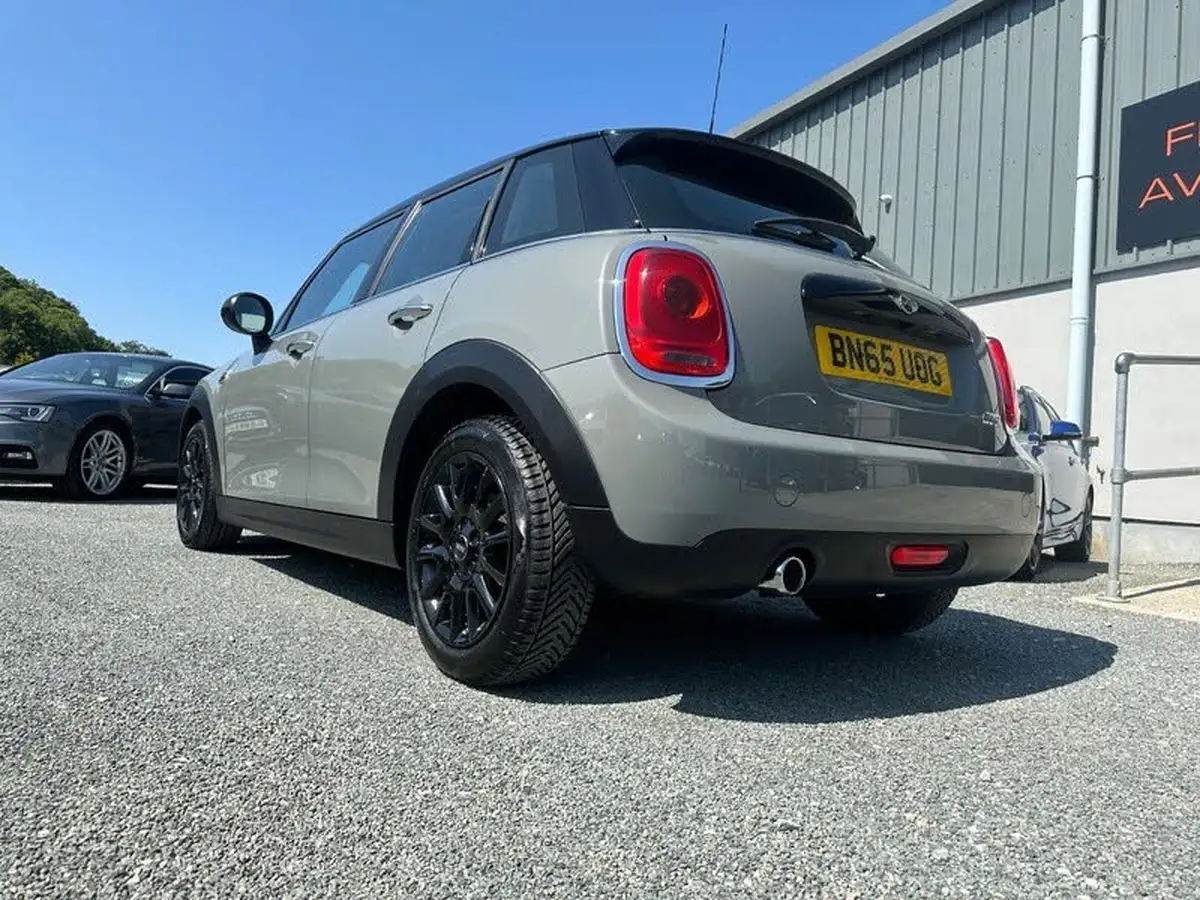2015-mini-cooper-15-cooper-5d-big-48