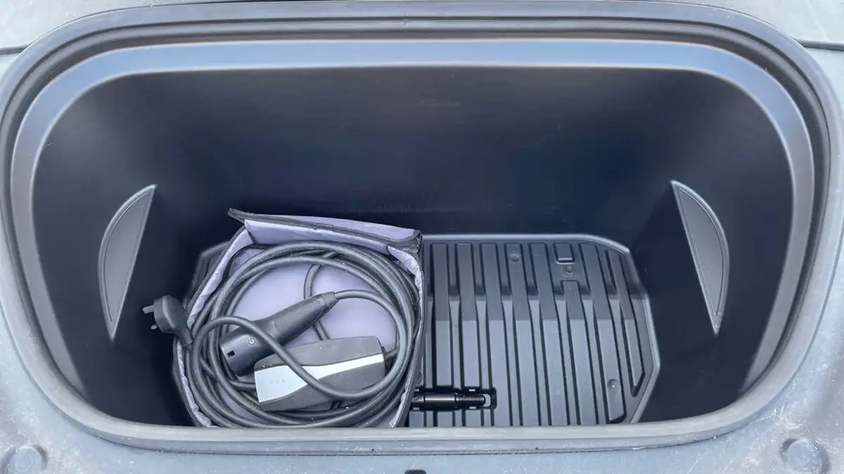 2024-tesla-model-y-e-rwd-big-15