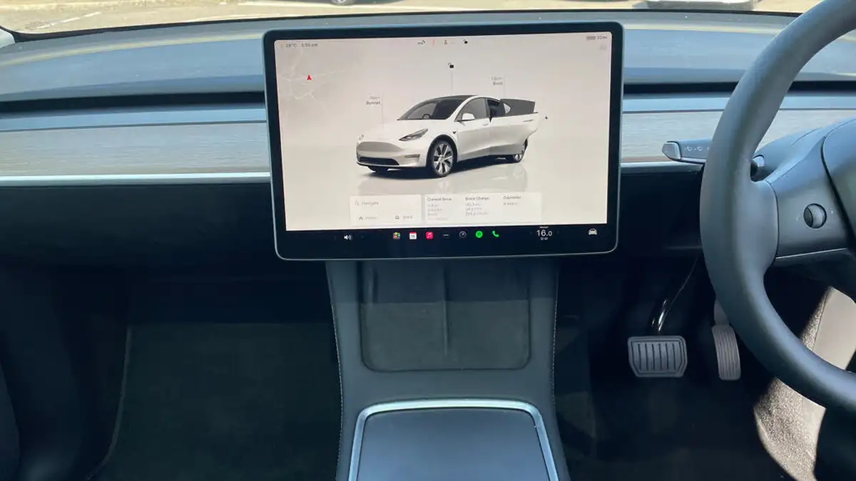 2024-tesla-model-y-e-rwd-big-11