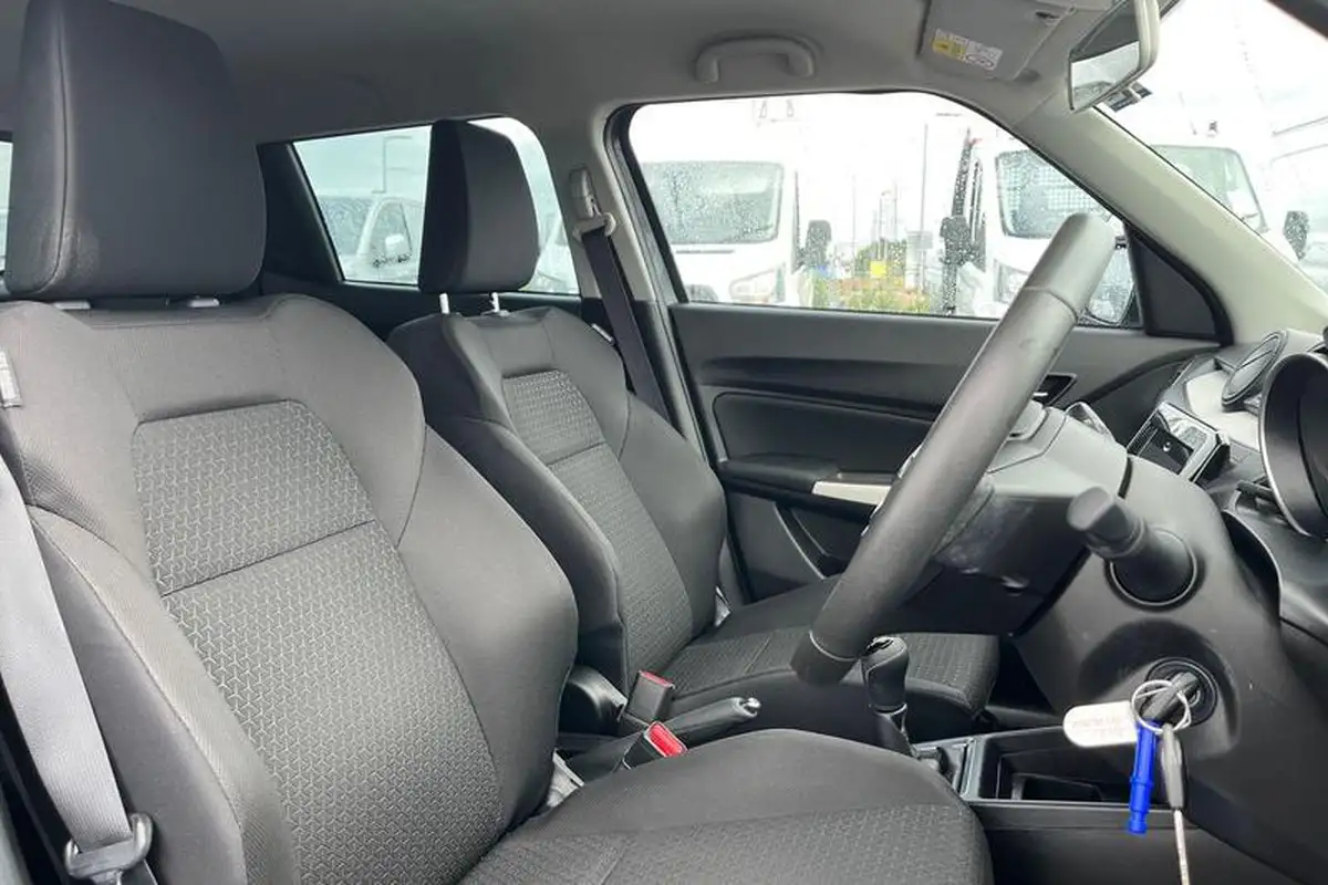 2023-suzuki-swift-12-dualjet-sz-l-big-16