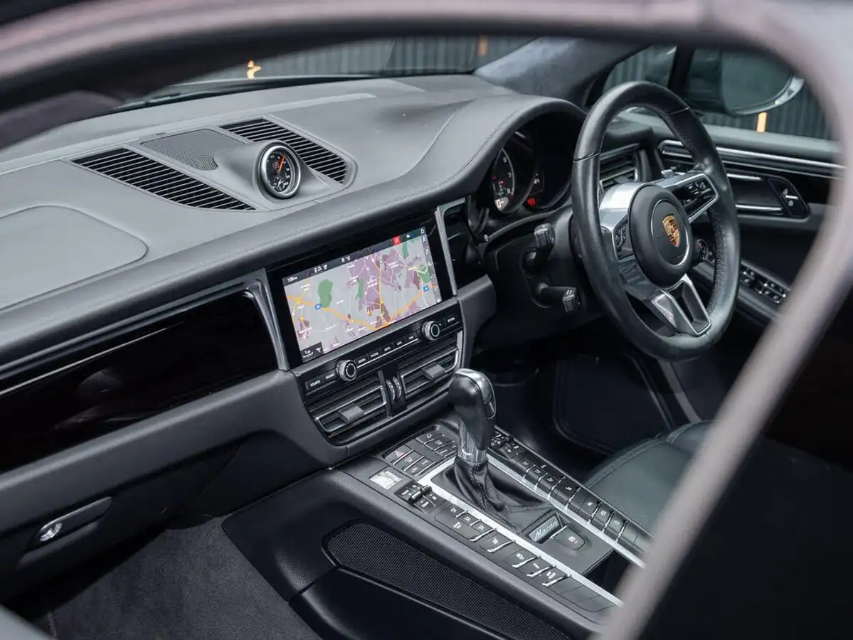 2020-porsche-macan-29-v6-turbo-big-39