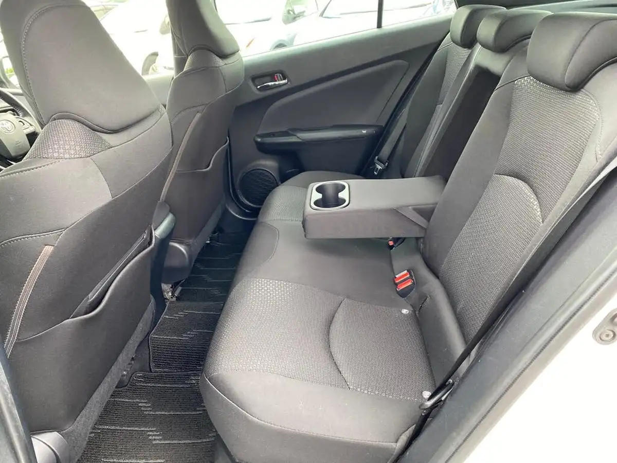 2019-toyota-prius-big-41