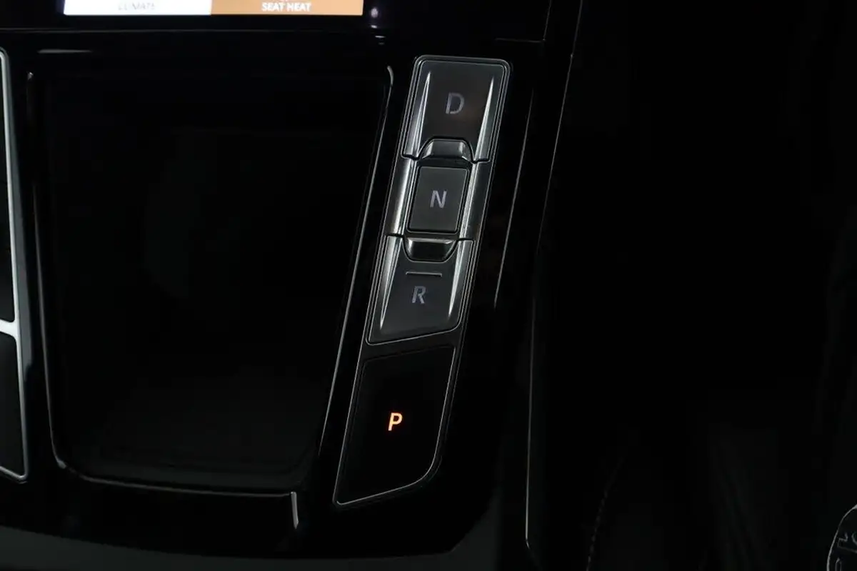 2022-jaguar-i-pace-ev400-hse-black-big-37