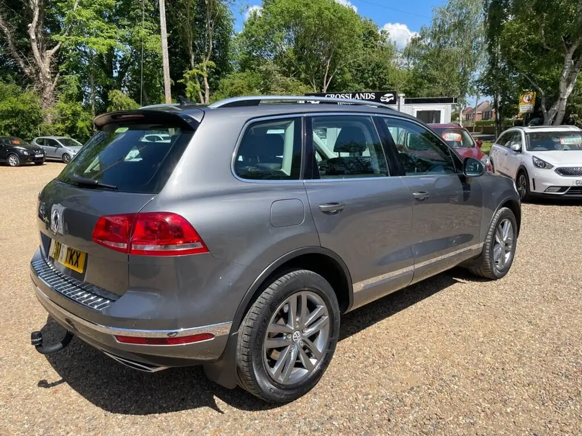2015-volkswagen-touareg-30td-se-262ps-bmtss-big-10