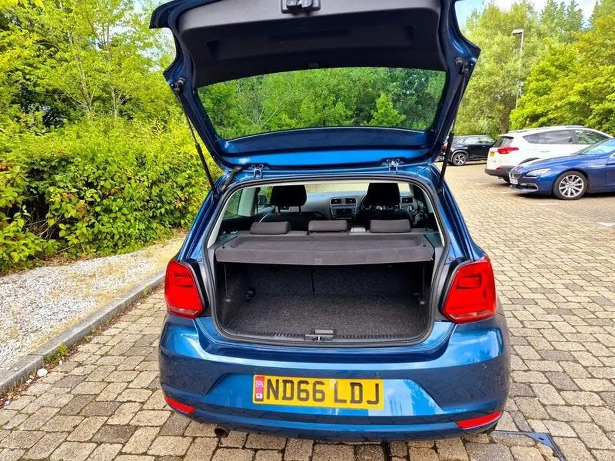 2016-volkswagen-polo-12-tsi-match-3d-big-28