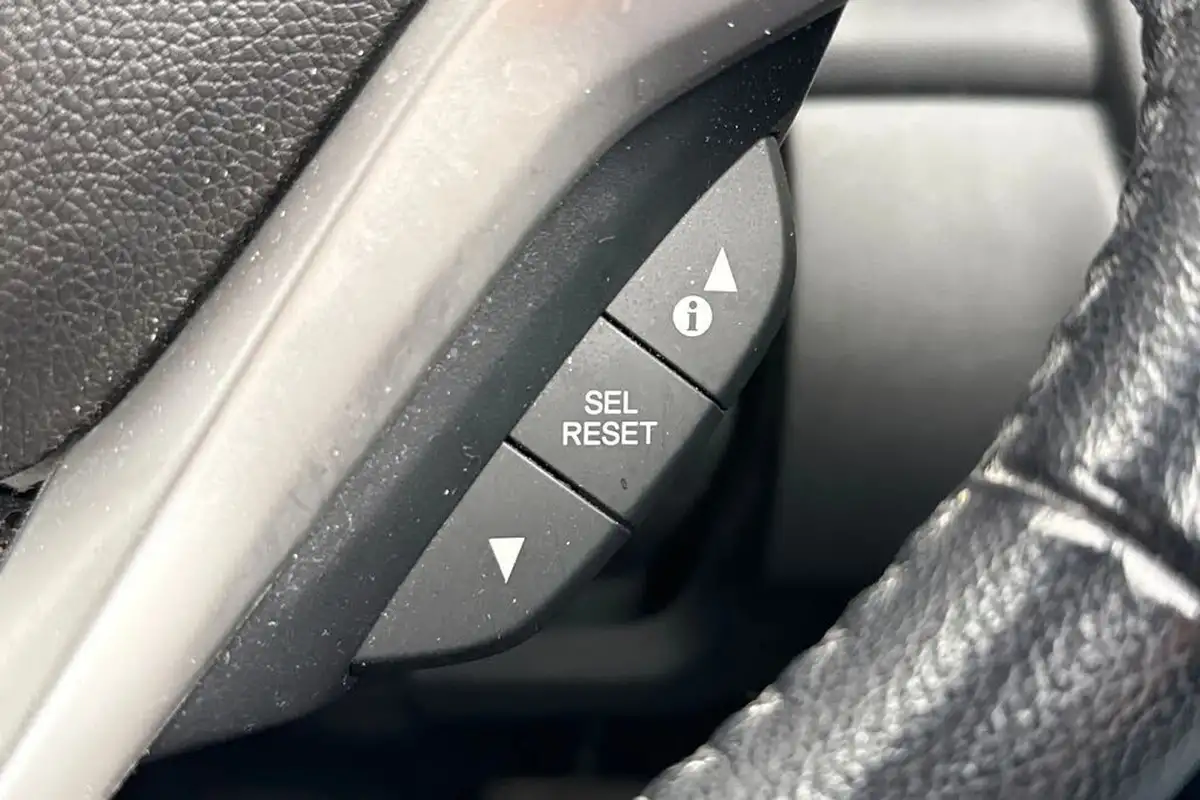 2018-honda-jazz-13-i-vtec-ex-navi-cvt-big-35