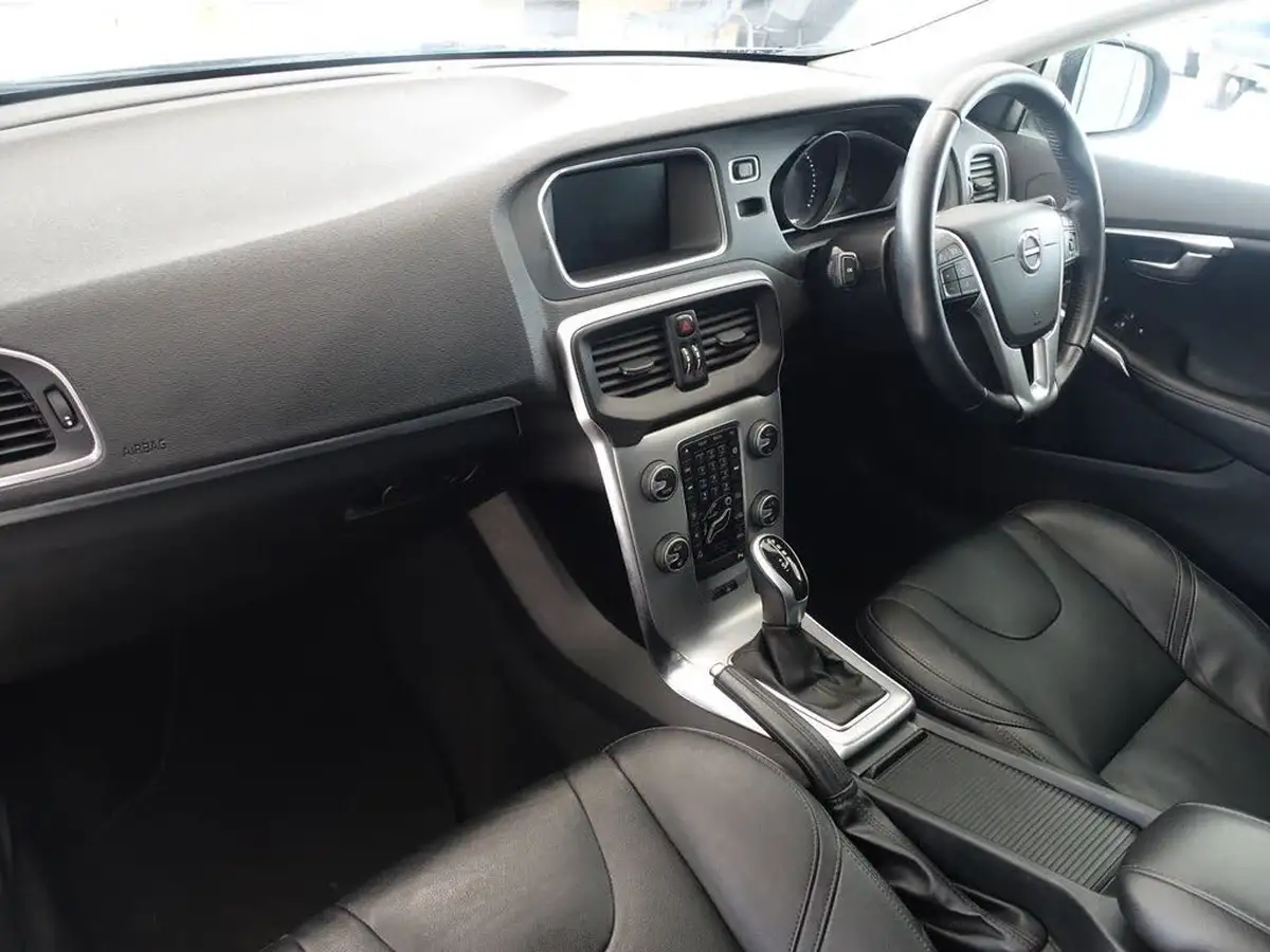 2016-volvo-v40-20td-d3-inscription-geartronic-big-12