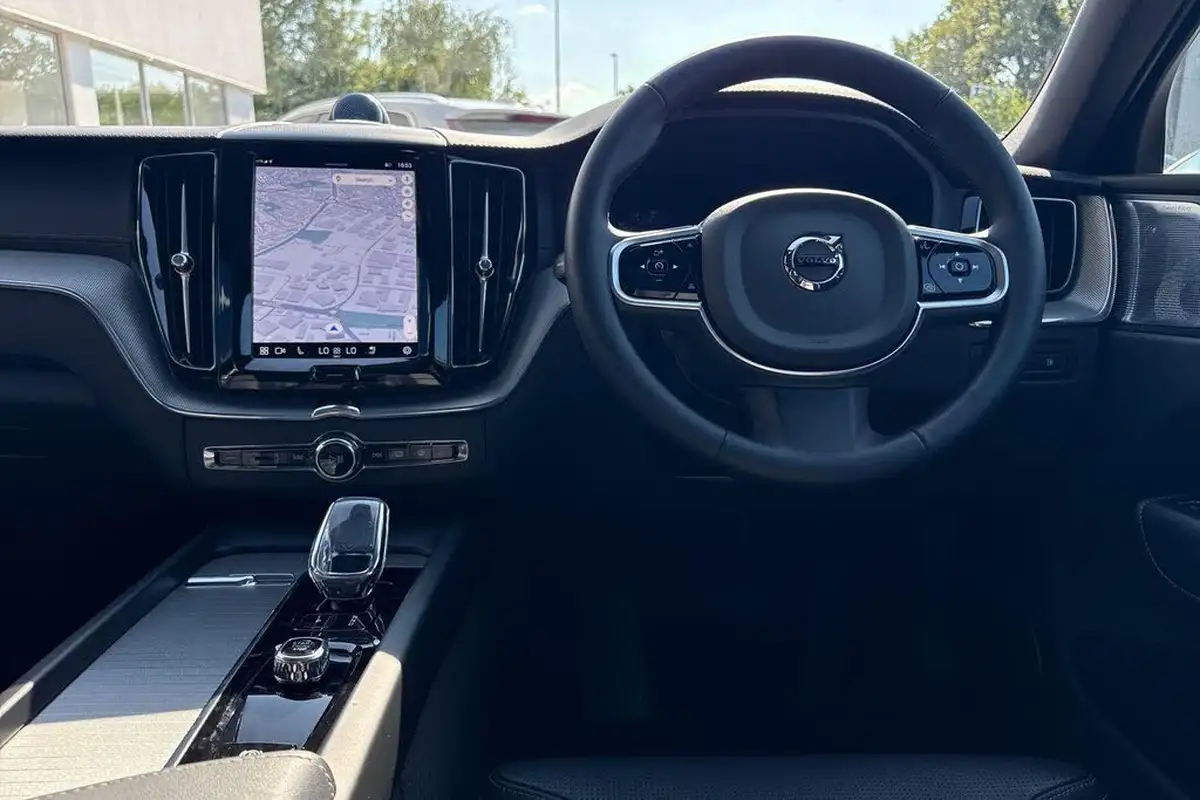 2024-volvo-xc60-20-t8-ultra-black-edition-big-32