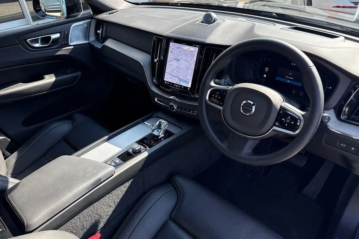 2024-volvo-xc60-20-t8-ultra-black-edition-big-4
