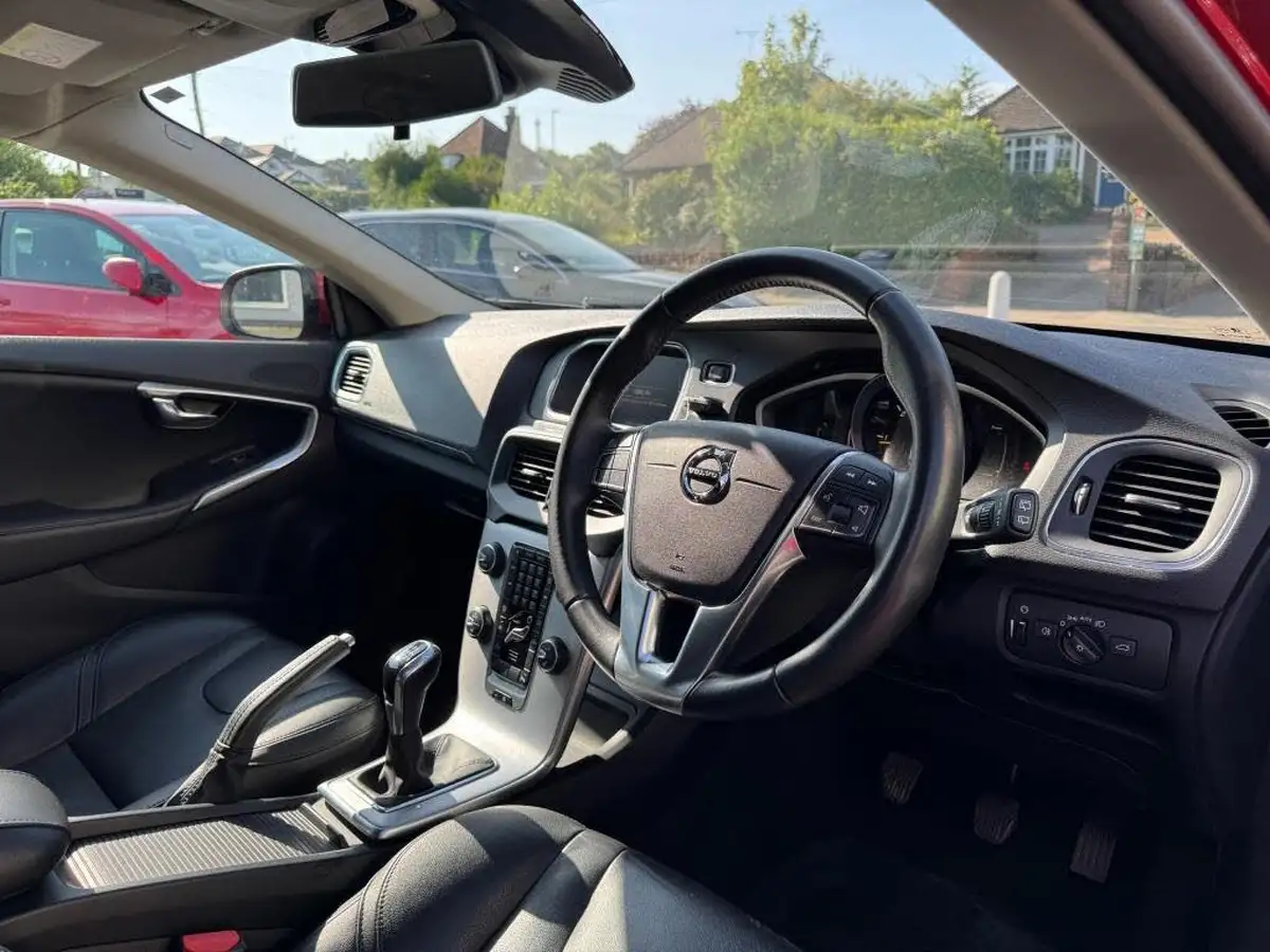 2019-volvo-v40-20td-d2-inscription-big-14
