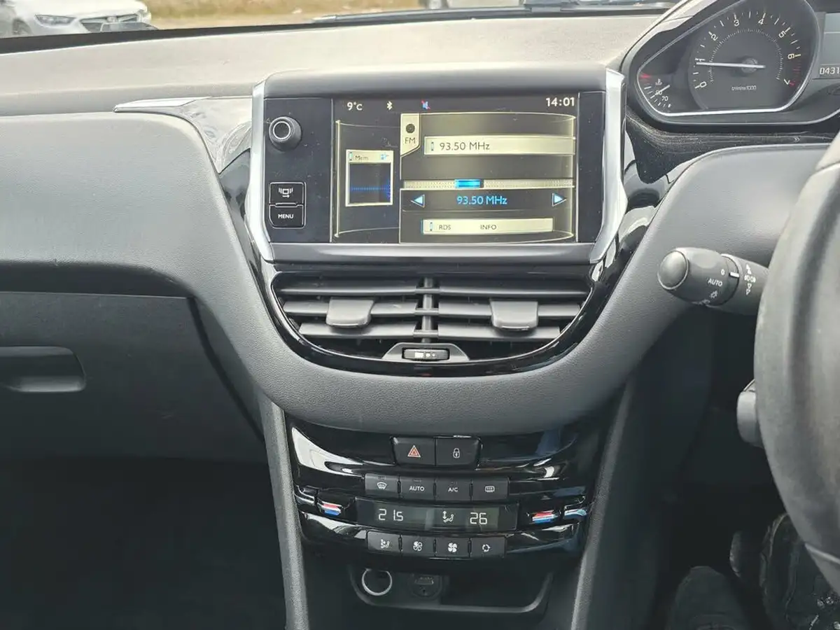 2014-peugeot-208-12-allure-ss-5d-egc-big-36
