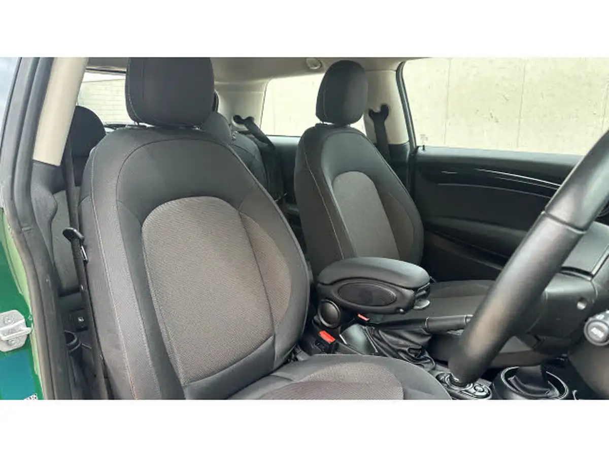 2021-mini-cooper-15-cooper-classic-hatchback-3d-big-10