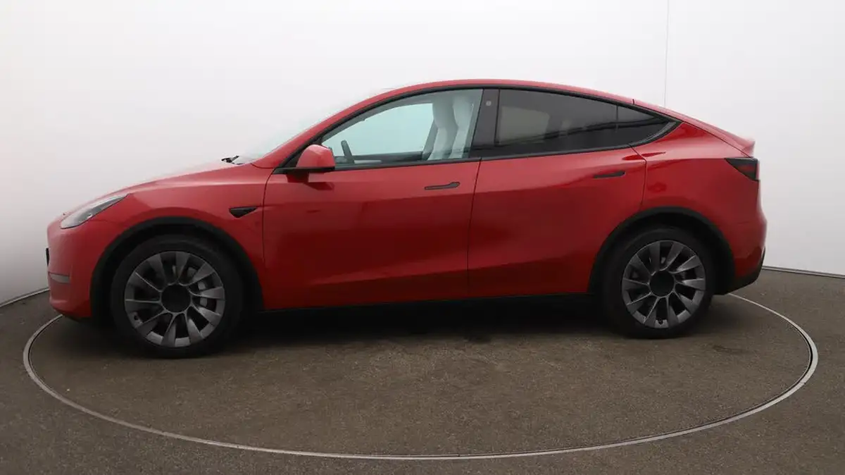 2022-tesla-model-y-e-long-range-big-64