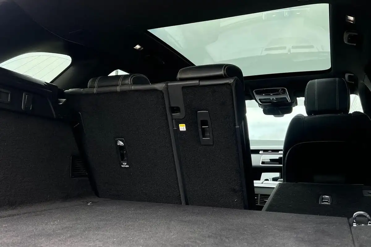 2021-land-rover-range-rover-velar-big-35