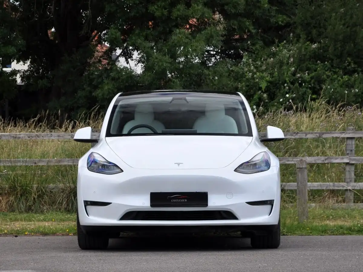 2022-tesla-model-y-e-long-range-big-71