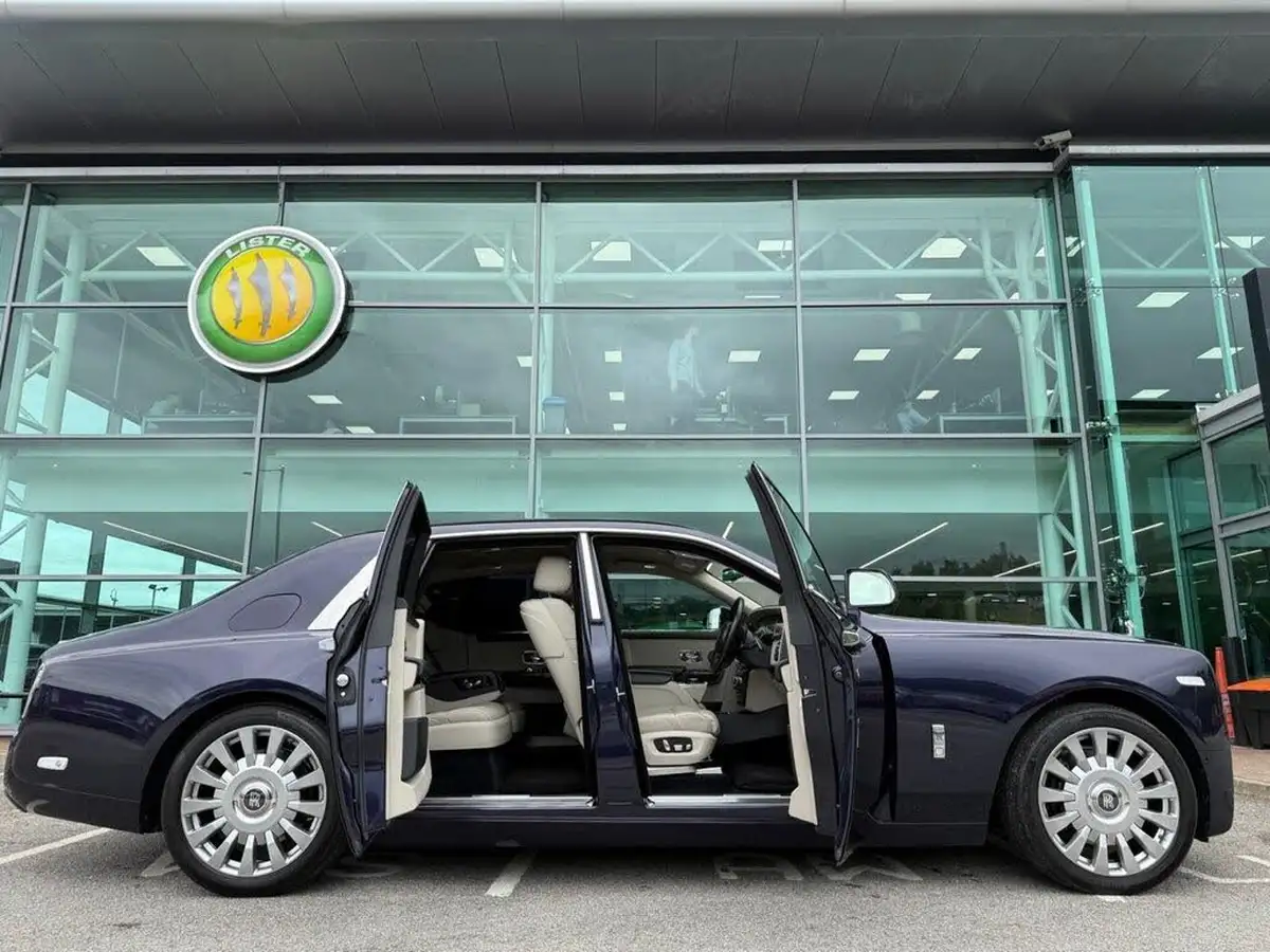 2018-rolls-royce-phantom-67-big-15