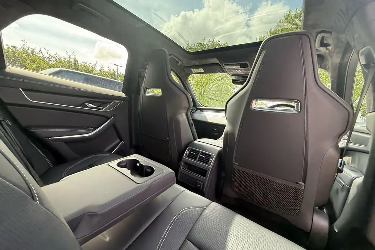 2023-jaguar-f-pace-30-d300-r-dynamic-hse-black-big-42