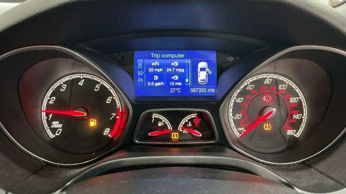 2012-ford-focus-20-st2-hatchback-big-14