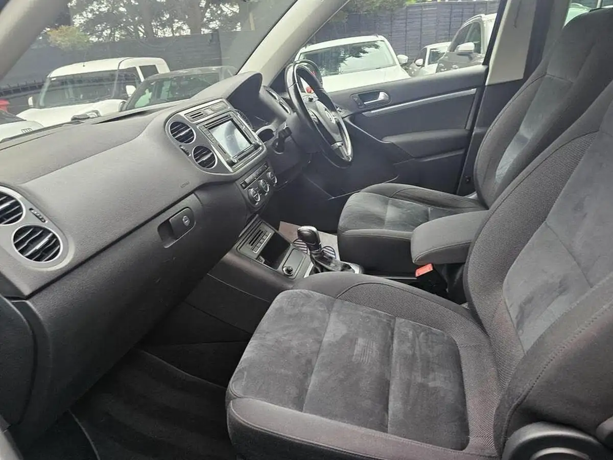 2015-volkswagen-tiguan-20tdi-match-150ps-4wd-bmt-dsg-big-14