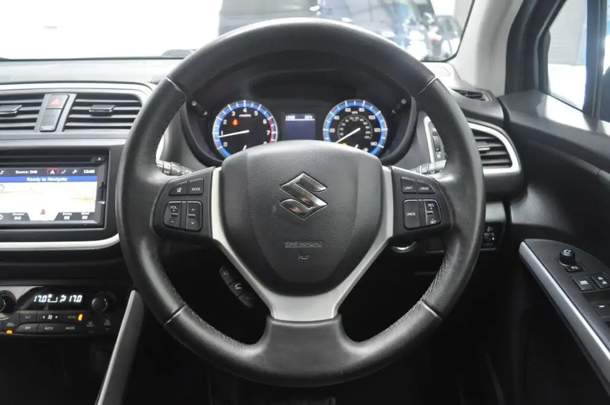 2014-suzuki-s-cross-16-sz-t-big-23