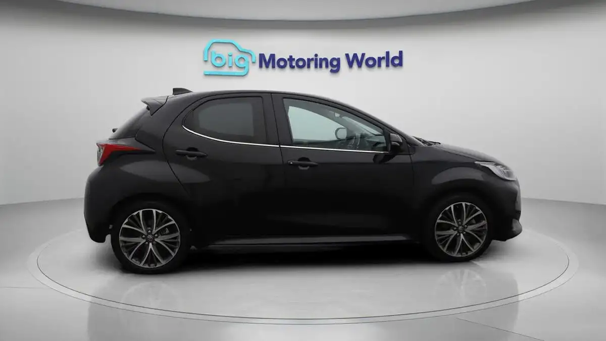 2022-toyota-yaris-15-vvt-i-excel-big-8