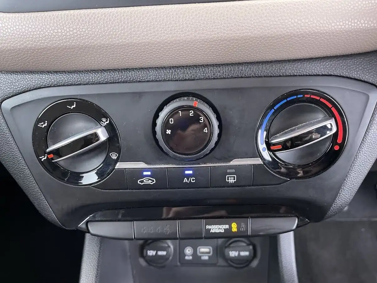 2015-hyundai-i20-12-se-hatchback-5d-big-41