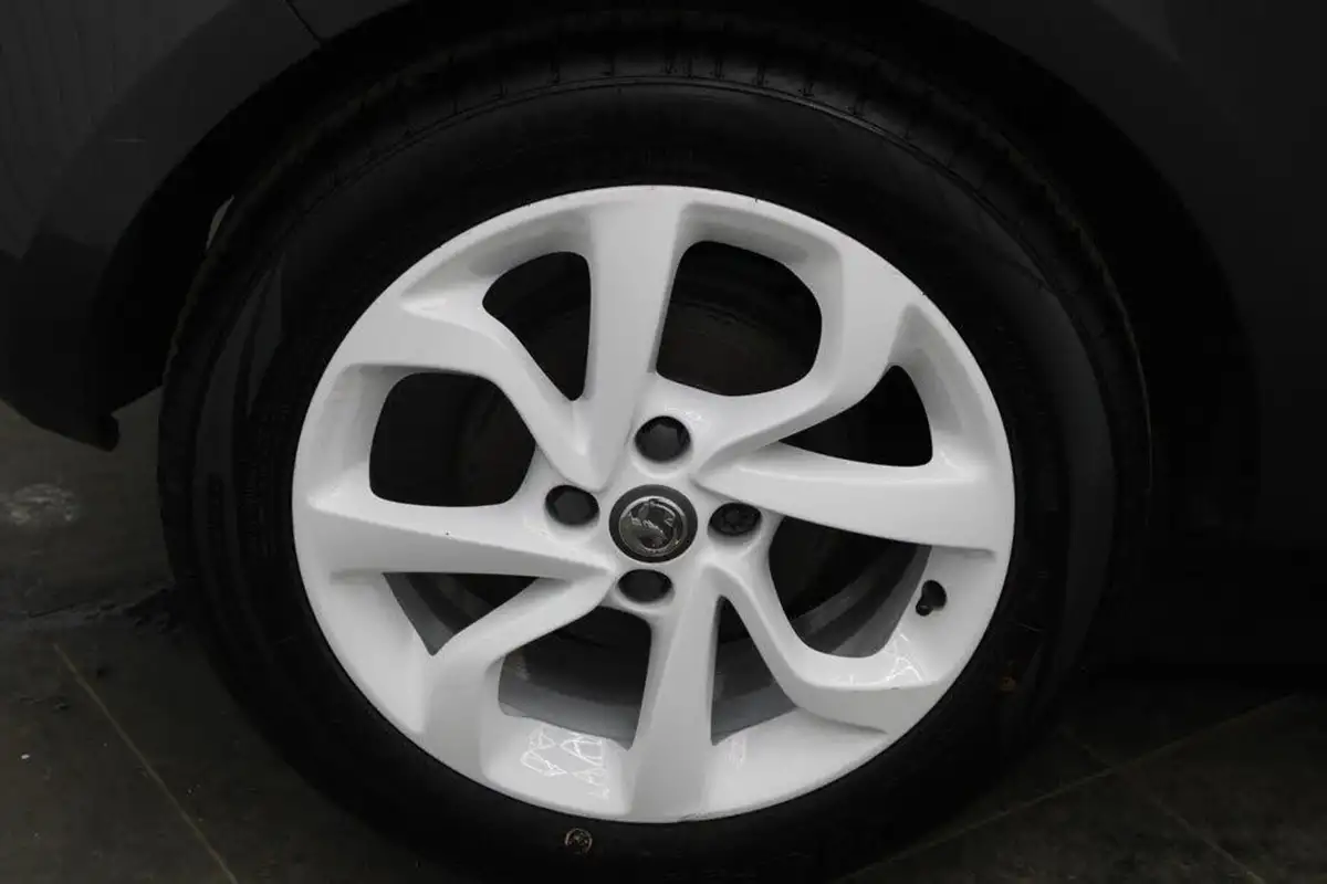 2015-vauxhall-corsa-14-sting-3d-big-10