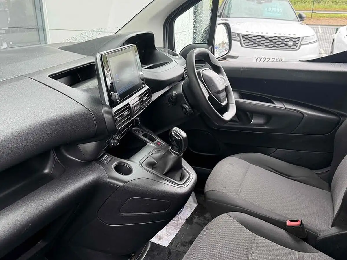 2019-peugeot-partner-15-bluehdi-1000-professional-100ps-eu6dt-panel-big-24
