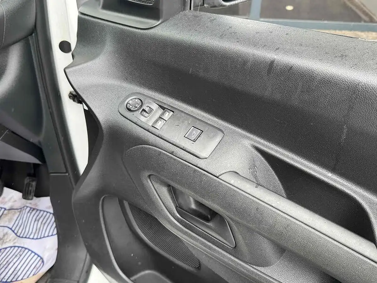 2019-peugeot-partner-15-bluehdi-1000-professional-100ps-eu6dt-panel-big-20