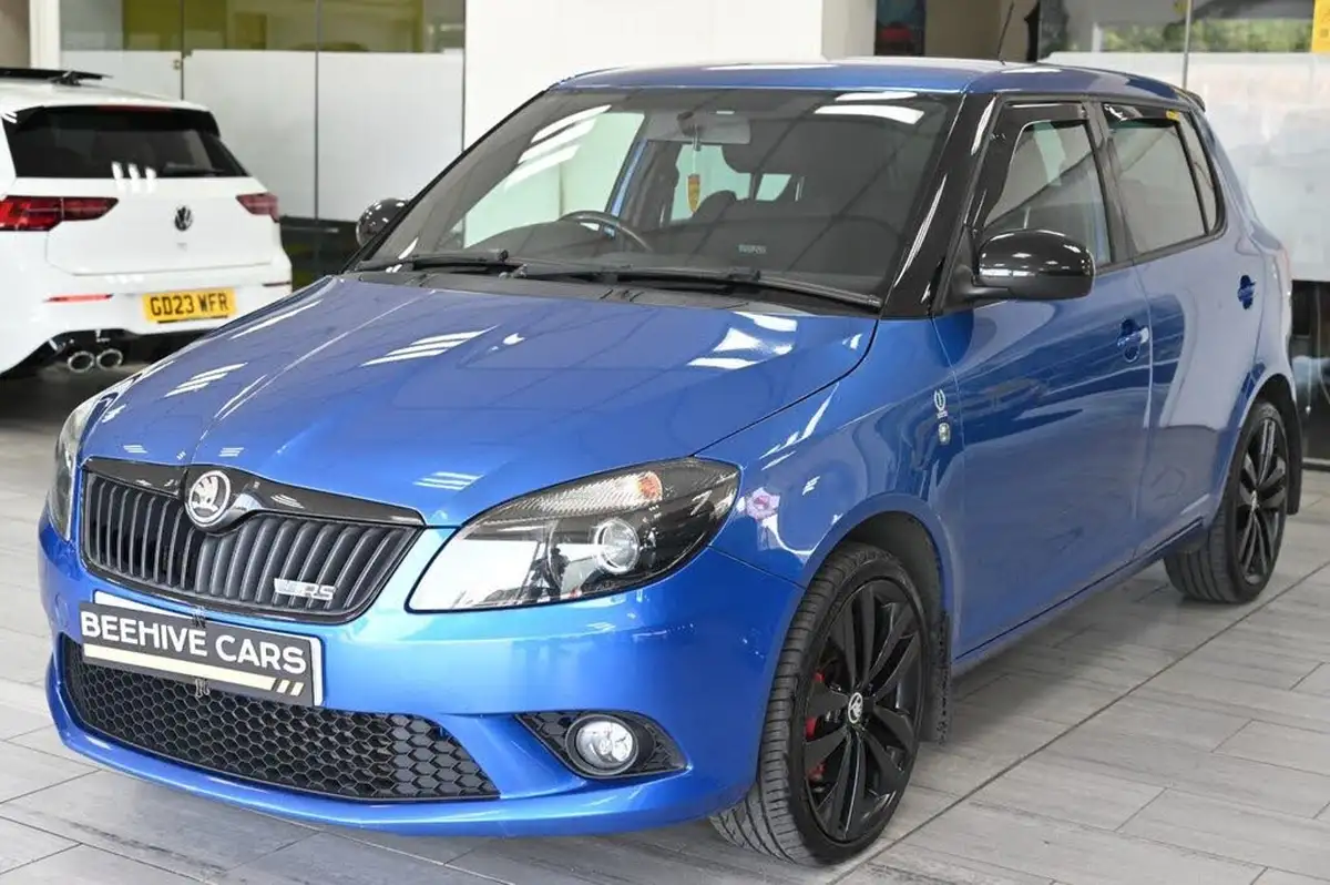 2014-skoda-fabia-14-vrs-hatchback-big-4