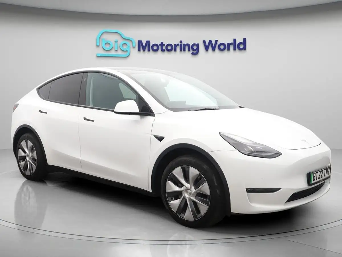 2022-tesla-model-y-e-long-range-big-0